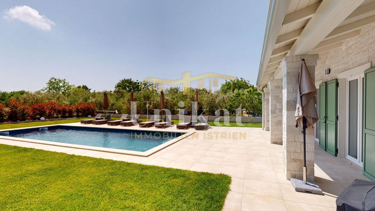 Hiša blizu Vižinade - vrt, bazen, 4 spalnice